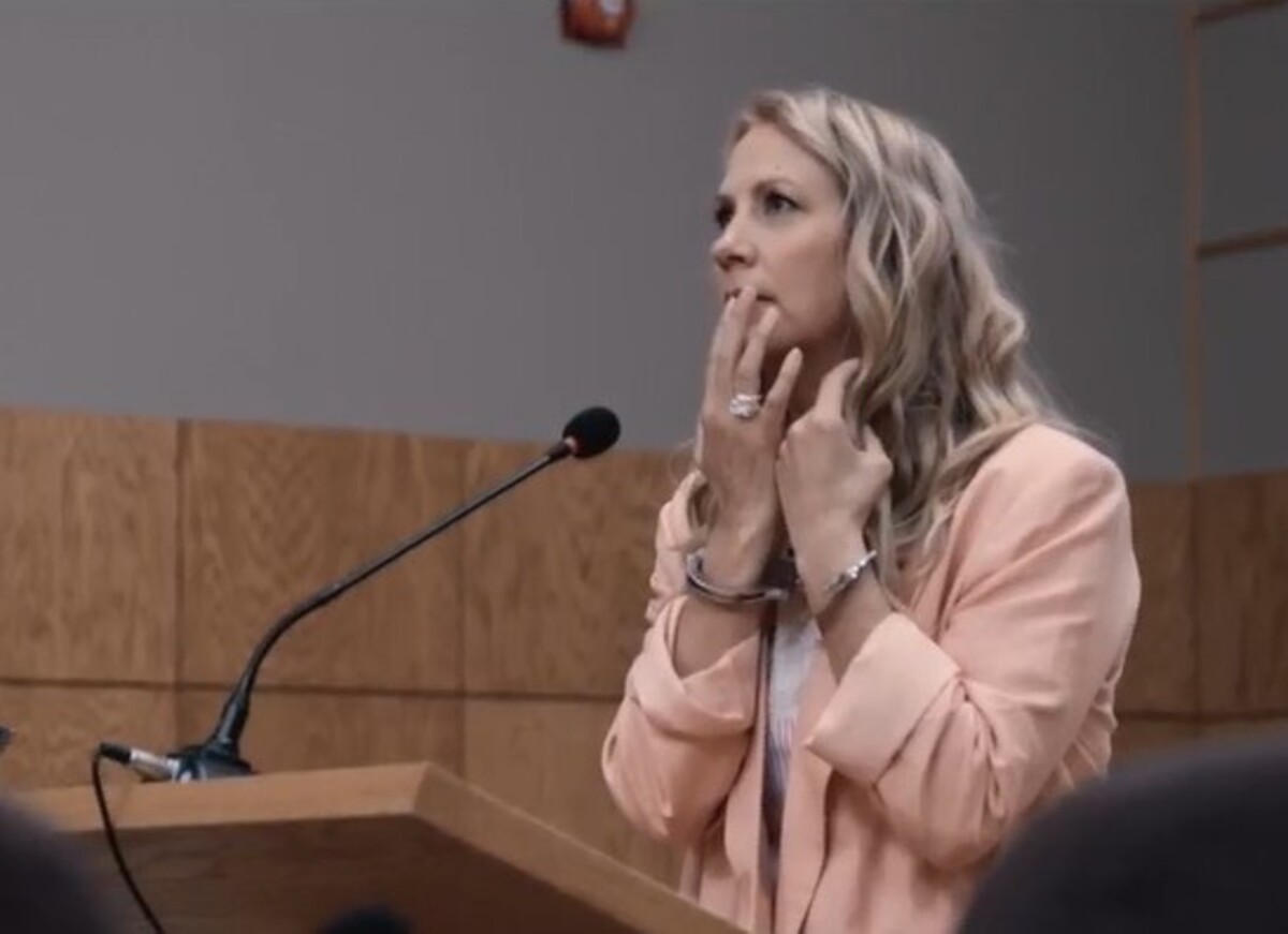 see mélanie maynard appear handcuffed